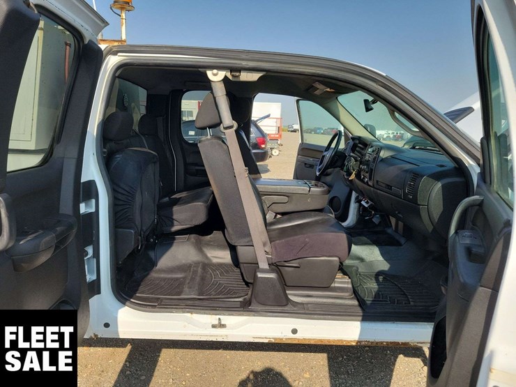 2013-chevrolet-silverado-3500hd-lt-image-47