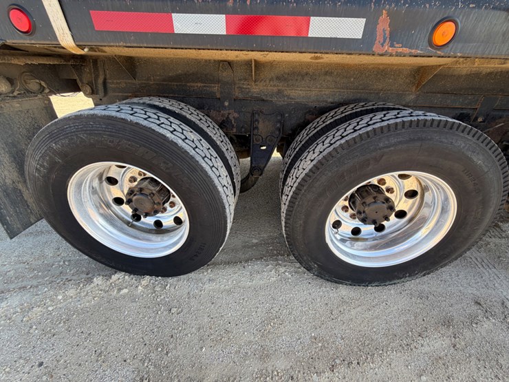 2011-kenworth-t800-image-15