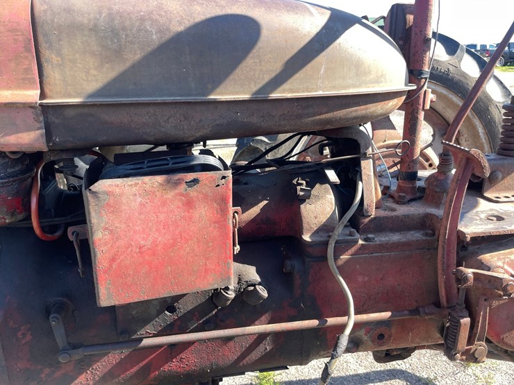 #1021-•-farmall-h-tractor-image-24
