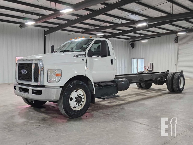 2019-ford-f750-image-1
