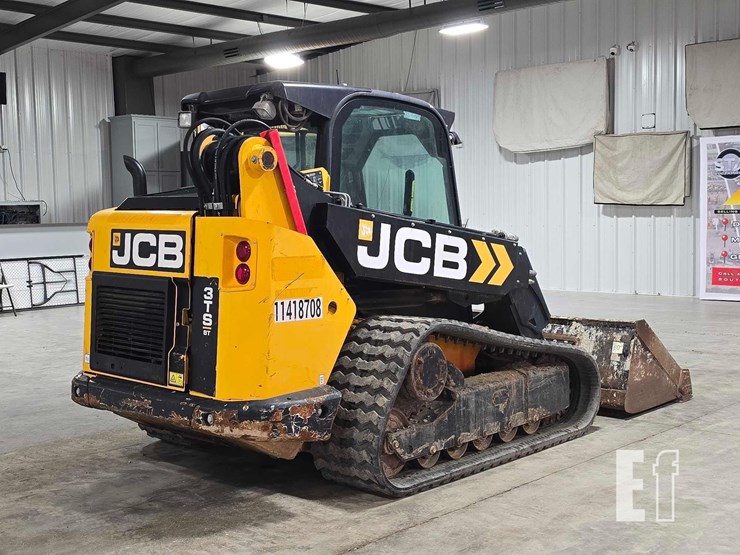 2022-jcb-3ts-8t-image-3