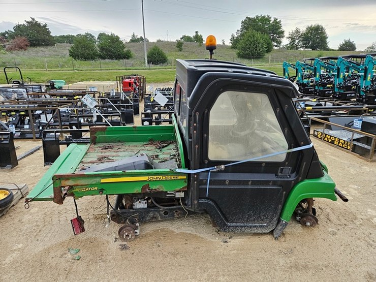 john-deere-gator-image-6