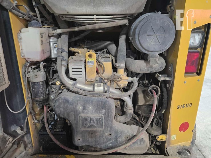 2015-caterpillar-259d-image-25