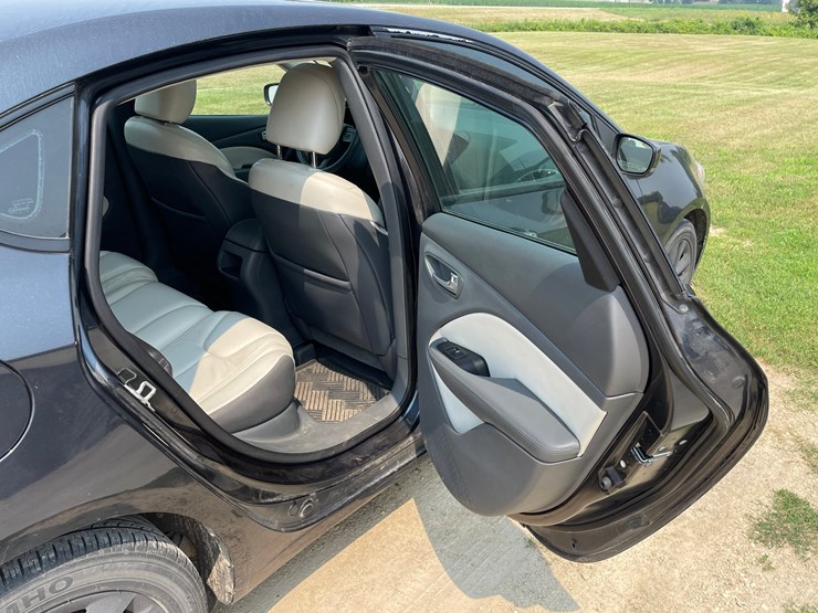 #1012-•-2013-dodge-dart-limited-(has-wi-title)-image-21