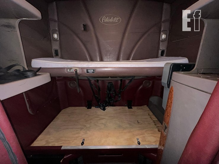 2012-peterbilt-587-image-23