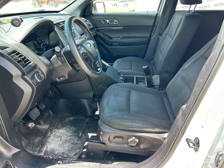 2018-ford-explorer-image-12