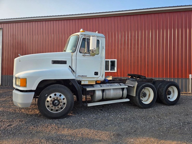1999-mack-ch613-image-1
