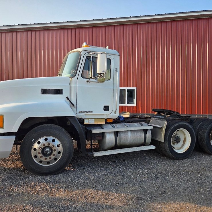 1999 MACK CH613