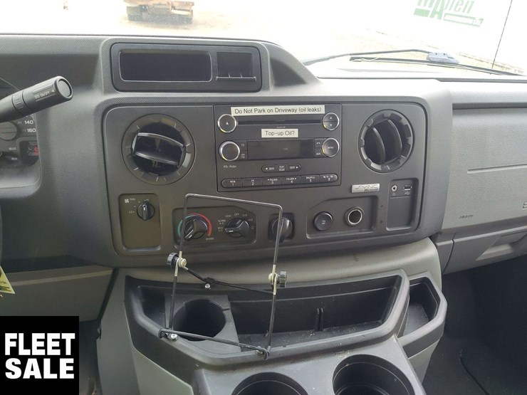 2014-ford-cargo-image-19