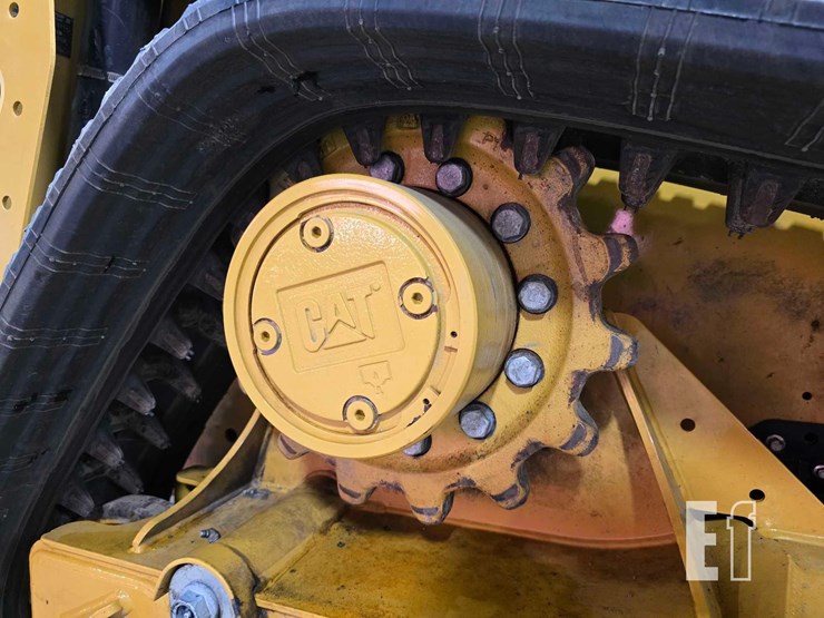 2025-caterpillar-255-image-35
