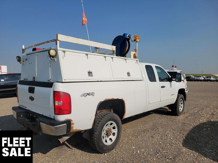 2013-chevrolet-silverado-3500hd-lt-image-6