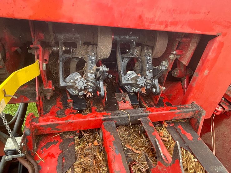 new-holland-570-image-16