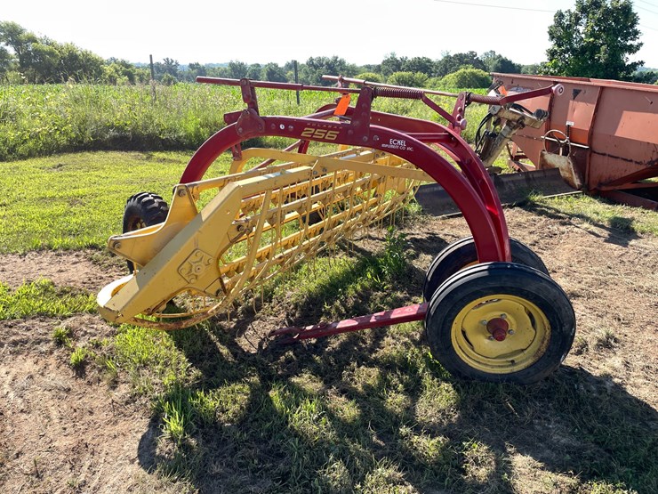 new-holland-256-image-3