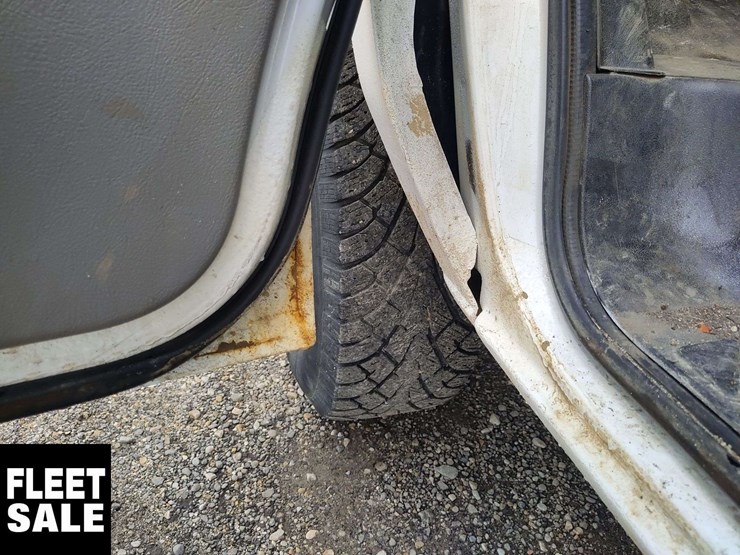 2014-ford-cargo-image-31