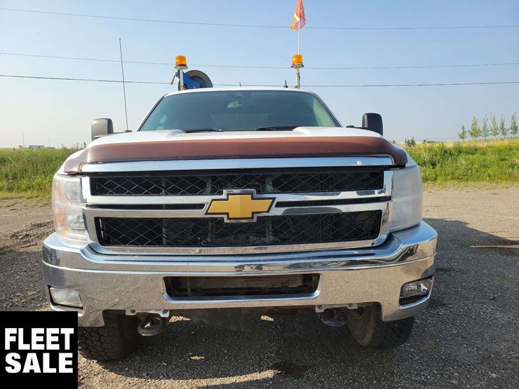 2013-chevrolet-silverado-3500hd-lt-image-3