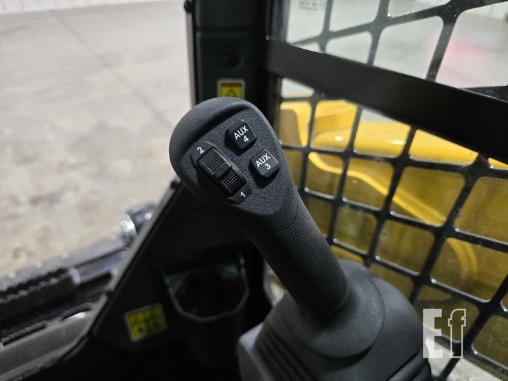 2025-caterpillar-255-image-17