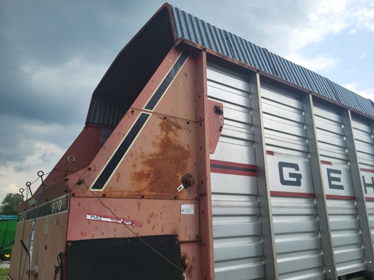 gehl-970-silage-wagon-w/gehl-tandem-axle-running-gear-image-14
