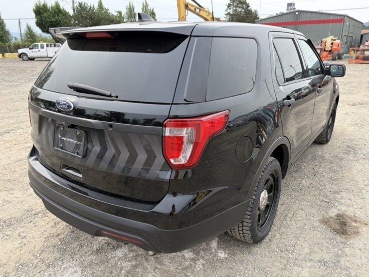 2017-ford-explorer-image-4