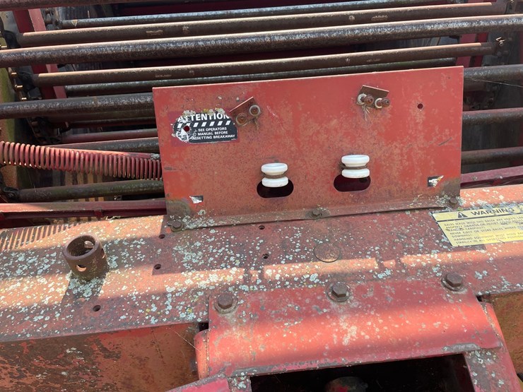 new-holland-851-image-24