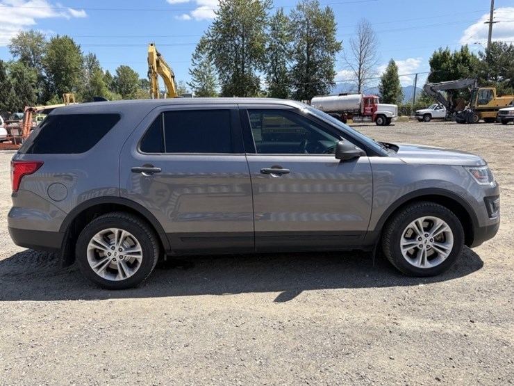 2017-ford-explorer-image-3
