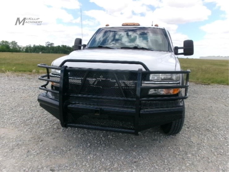 2001-chevrolet-silverado-3500-image-2