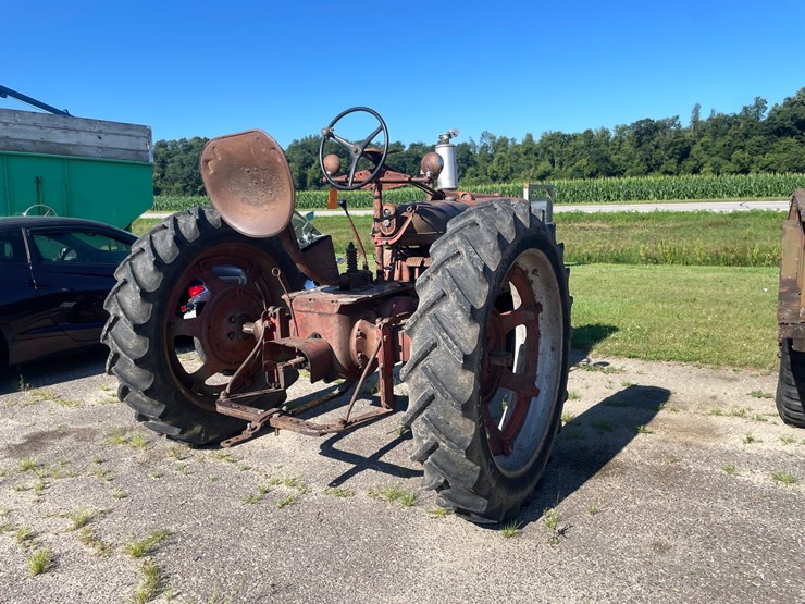 #1021-•-farmall-h-tractor-image-6