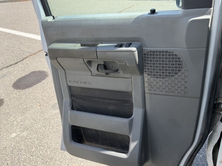 2014-ford-e450-sd-image-30