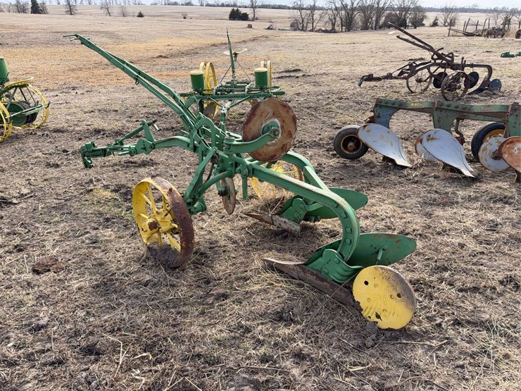 john-deere-pull-type-two-bottom-plow-image-3