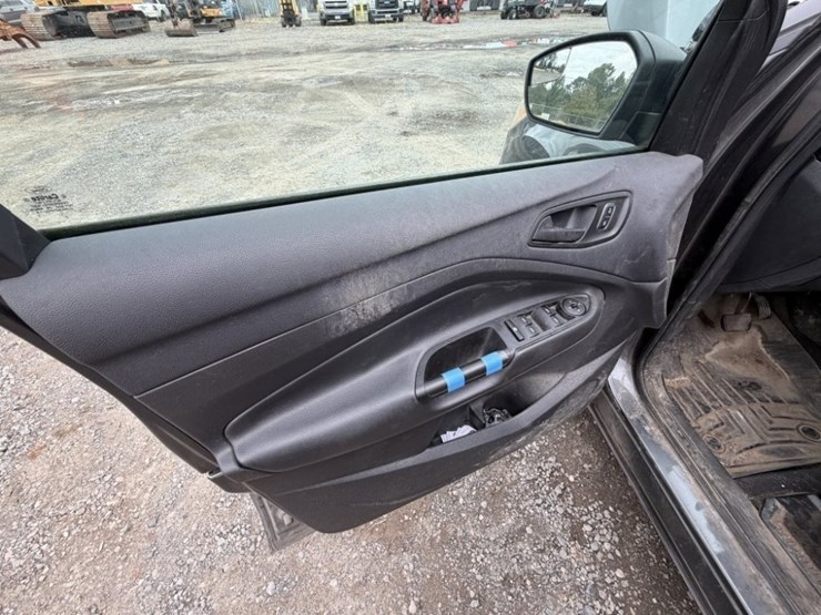 2017-ford-escape-image-24