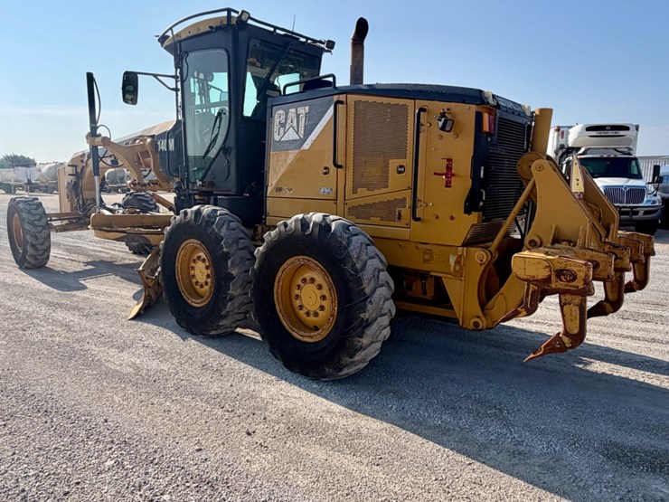 2011-caterpillar-140m-image-5