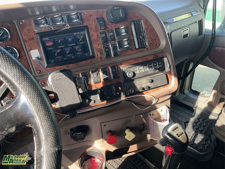 2012-peterbilt-587-image-19