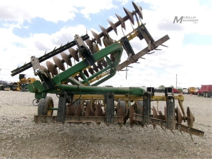 john-deere-220-image-14