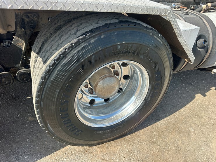 2012-kenworth-t800-image-14