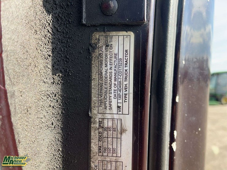 2012-peterbilt-587-image-24