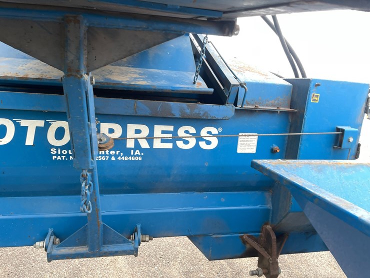 #1005-•-2008-9'-roto-press-bagger-image-10