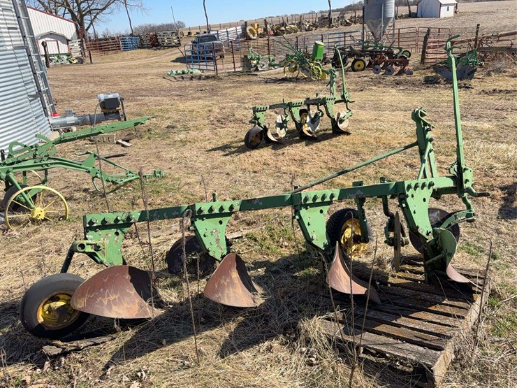 john-deere-no.-44-three-point-three-bottom-plow-image-5