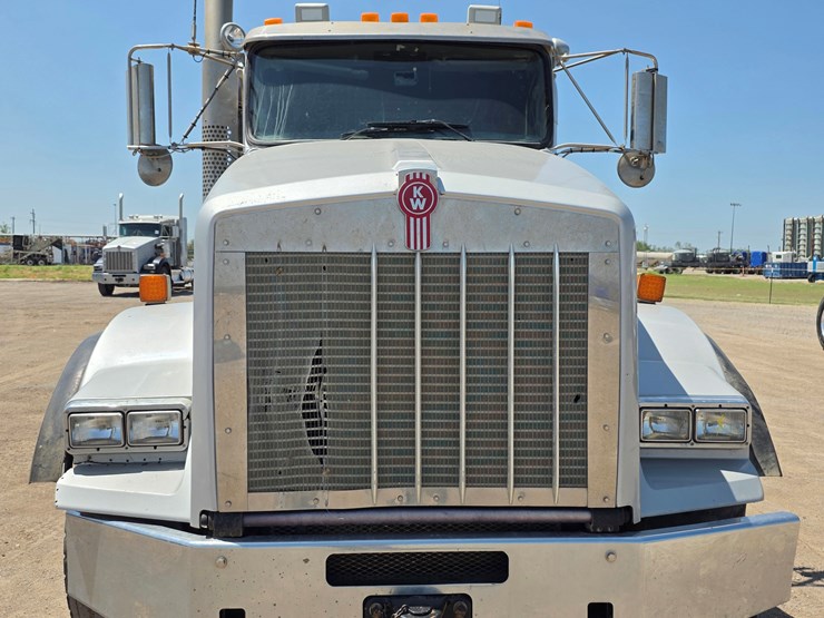 2015-kenworth-t800-image-2