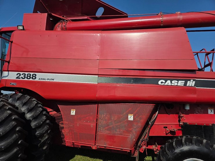 cih-2388-axial-flow-combine-image-27