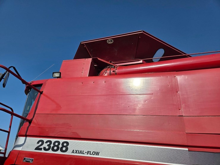 cih-2388-axial-flow-combine-image-26