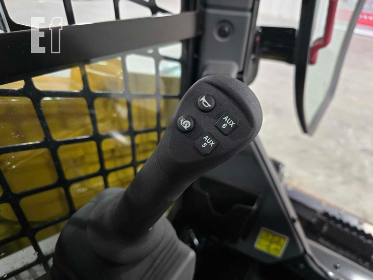 2025-caterpillar-255-image-16