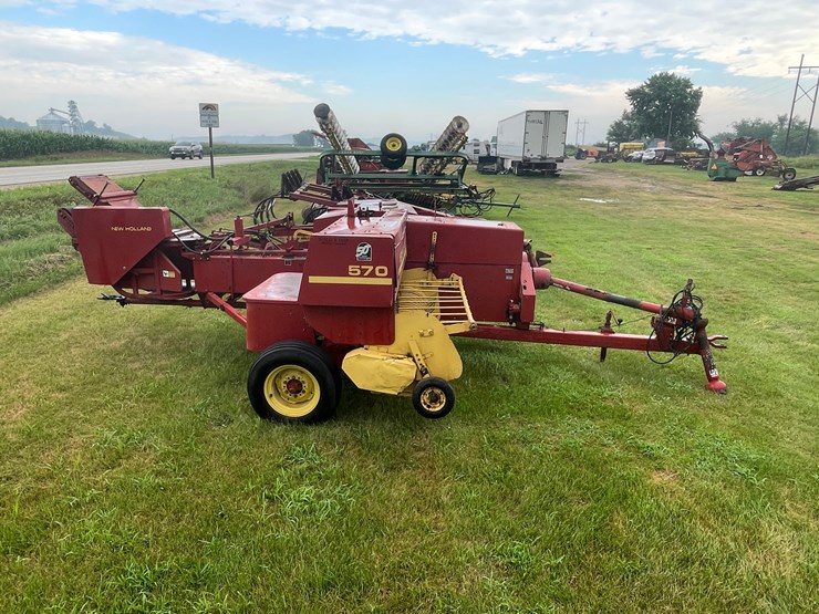 new-holland-570-image-4