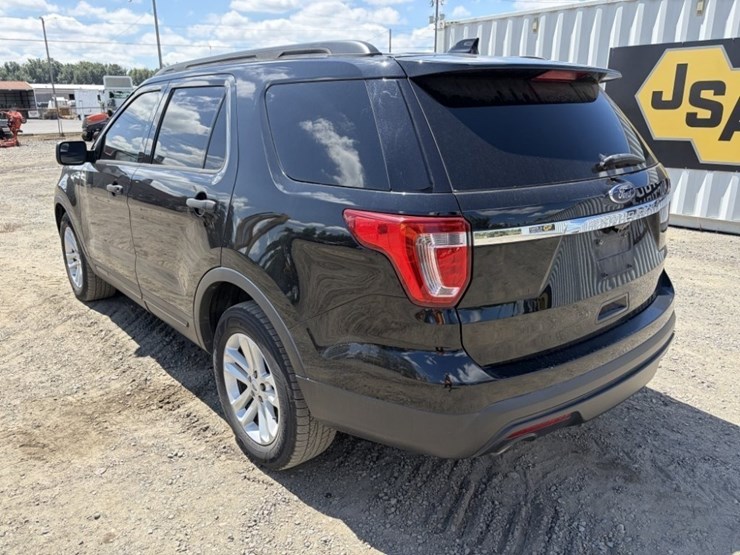 2017-ford-explorer-image-6