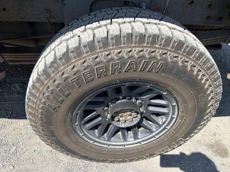 2010-chevrolet-silverado-2500-image-11