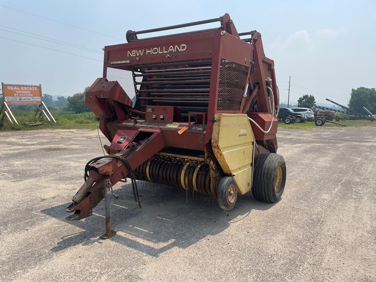 new-holland-851-image-1