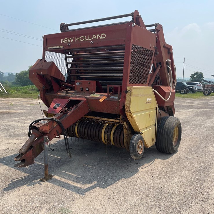 NEW HOLLAND 851