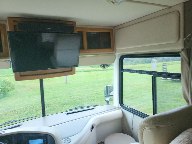 2003-fleetwood-bounder-39z-class-a-motorhome-on-freightliner-chassis-image-9