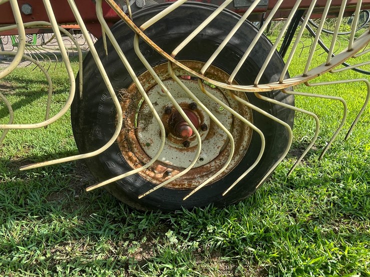 #1029-•-h&s-(12)-wheel-rake-image-23