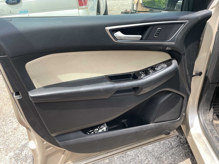 2018-ford-edge-sel-image-40