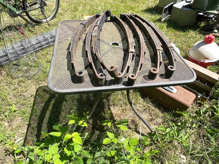 #3303-•-metal-table-and-(7)-trailer-springs-image-8