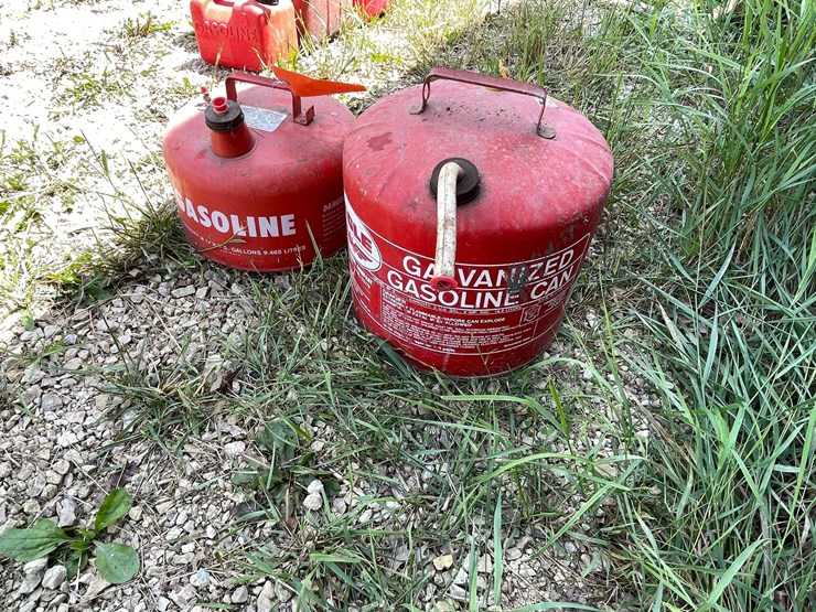 #3346-•-(2)-metal-gas-cans-image-2
